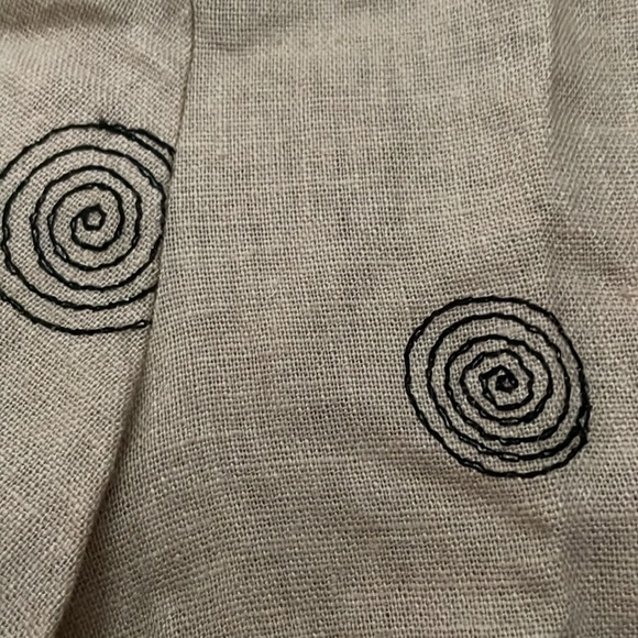 Button down shirt spiral design - Picture 3 of 3